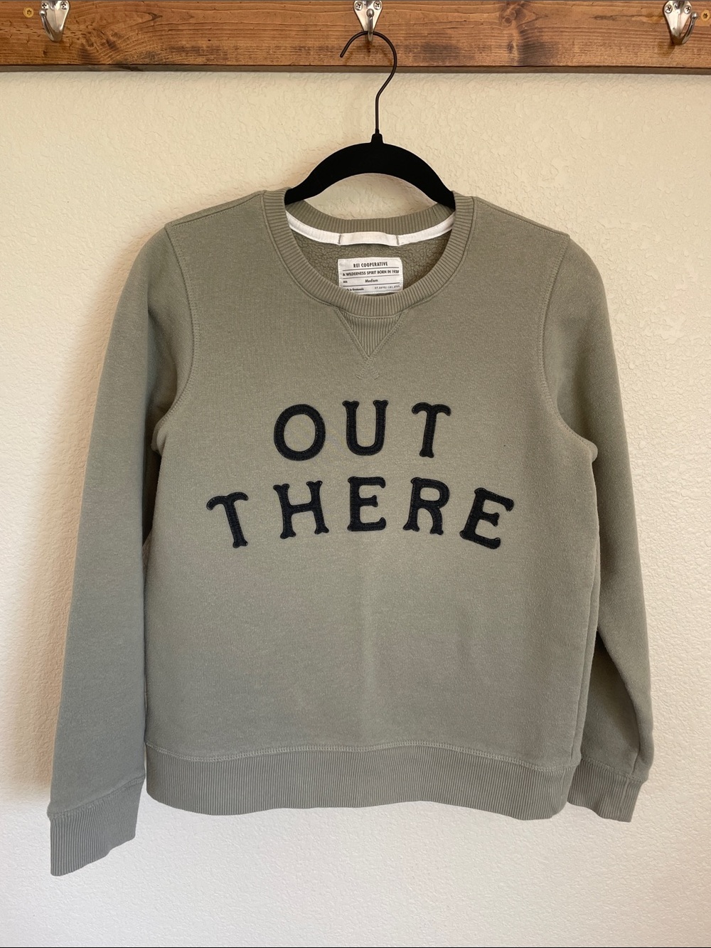 REI Cooperative OUT THERE Graphic Crewneck Sweatshirt M Olive Green Hiking Cozy